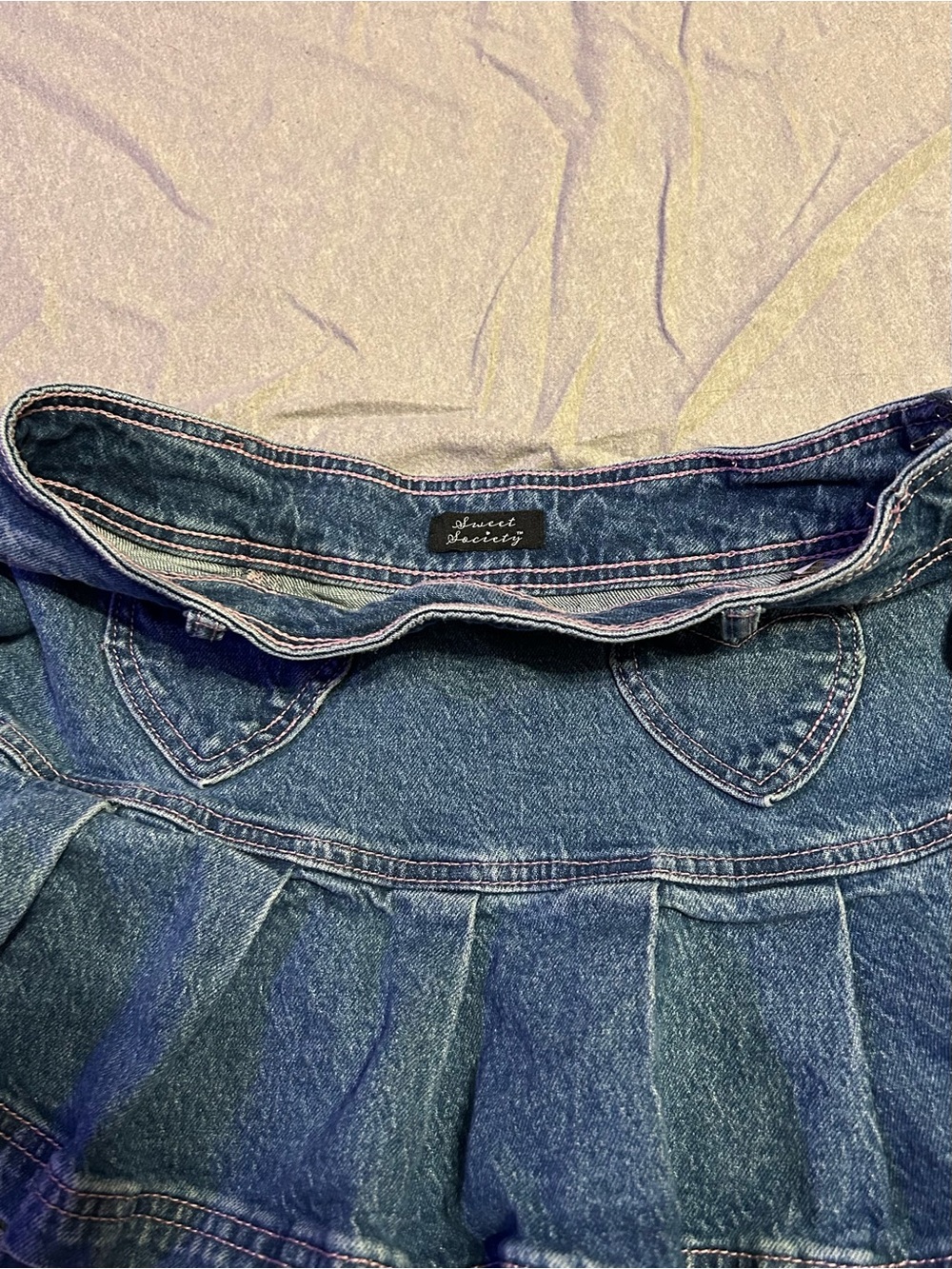 Sweet Society Hot Topic Y2K Pleated Denim Micro Mini Skirt with Heart Patches - Picture 3 of 7